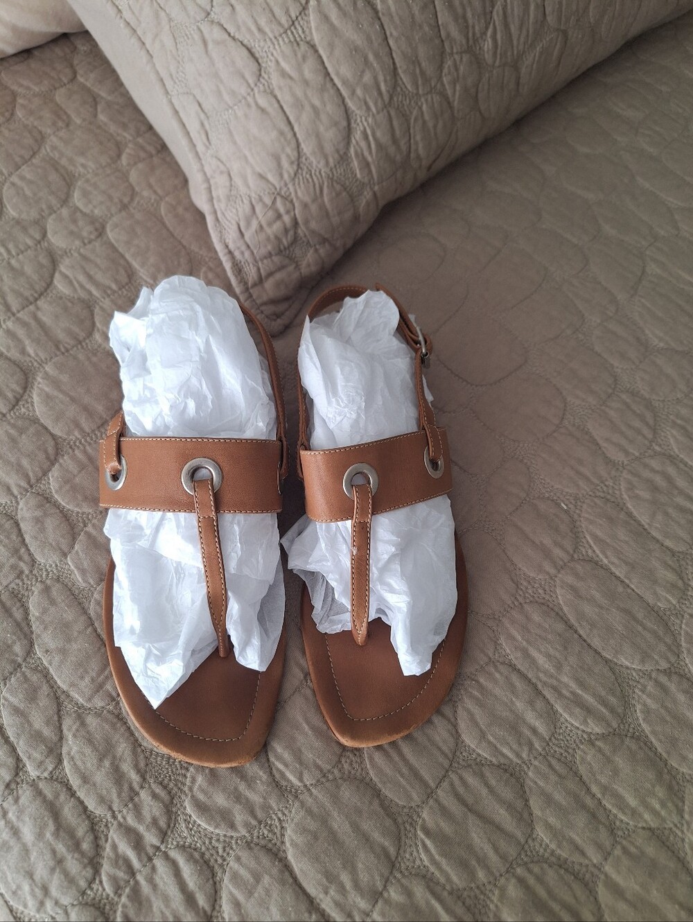 Manolo Blahnik Brown Leather Mooti Thong Sandals with Grommet Detail - Picture 4 of 13